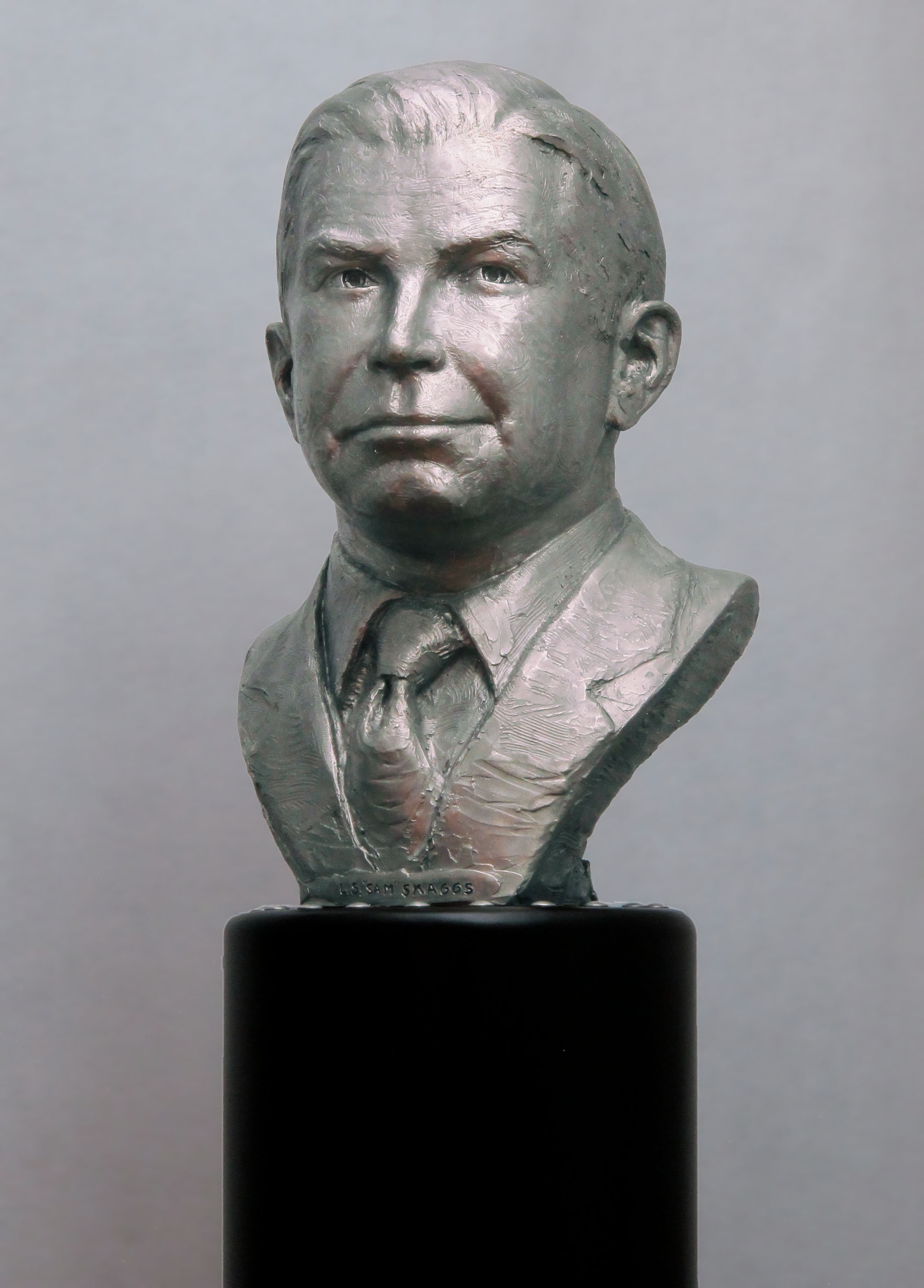 LS Sam Skaggs bust close up